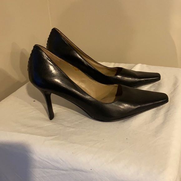 Brand new Nine West black heels, stitched back,oval heel, square toe comfort. - Picture 1 of 4